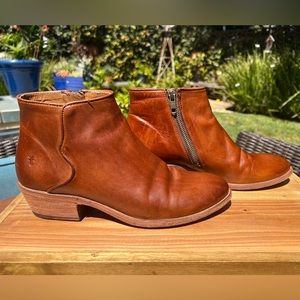 Frye Carson Piping Bootie, Cognac, size 9